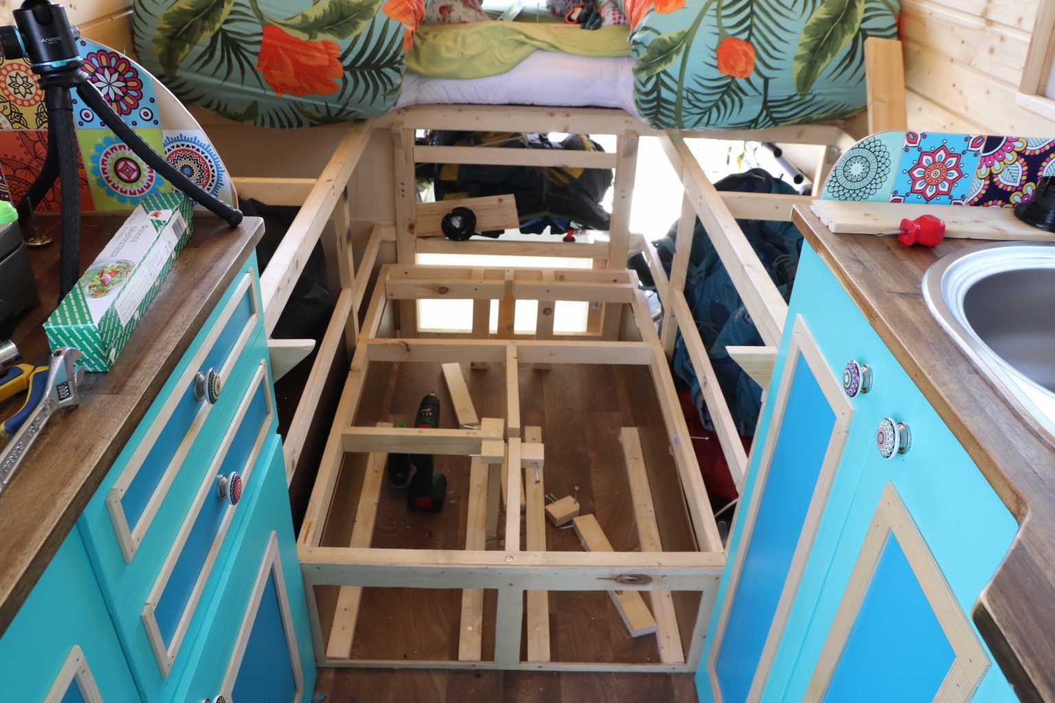 Wohnmobil Hubtisch einbauen | Kastenwagen Ausbau • Abenteuer Vanlife