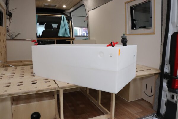 Lippert Wassertank, 126L, 88x48x30cm – Bild 2