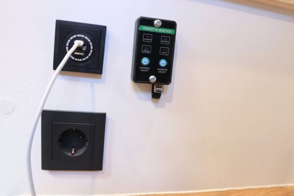 USB-C / USB-A Buck-Boost Ladegerät 100W "convertiger 100" + Zentralplatte – Bild 2