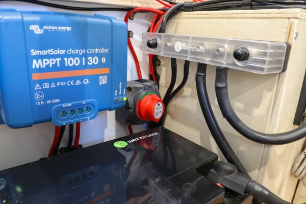 Offgridtec Batterietrennschalter 12V 24V 275A M10 Schraubanschluss – Bild 2