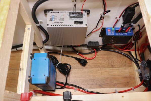 Votronic VCC Ladewandler 1212-50, 12V/50A – Bild 3