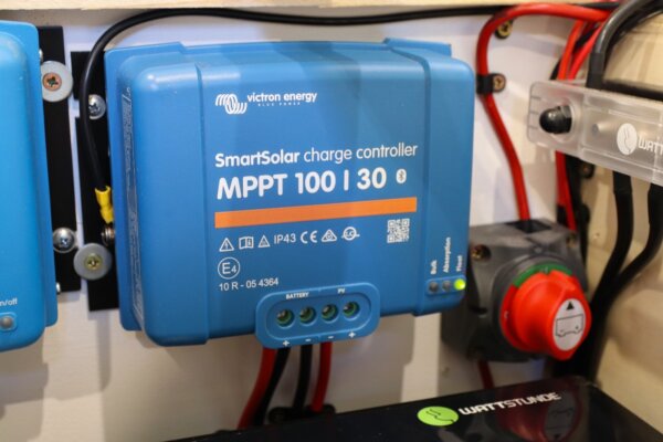Victron SmartSolar MPPT 100/30 Bluetooth integriert – Bild 3